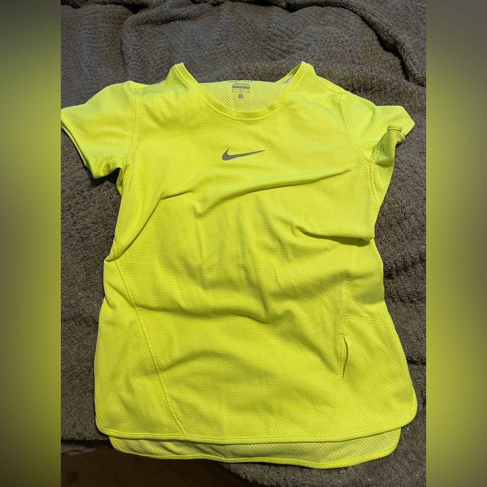 Nike Dri-Fit Running Shirt 👚🏃‍♀️👚🏃‍♀️🏃‍♀️